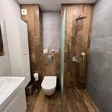 Johannesburg Spacious Family W Free Parking And Playground Apartment Sofia