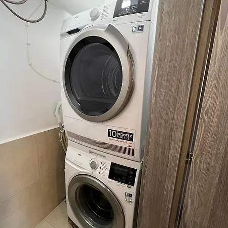 Johannesburg Spacious Family W Free Parking And Playground Apartment Sofia