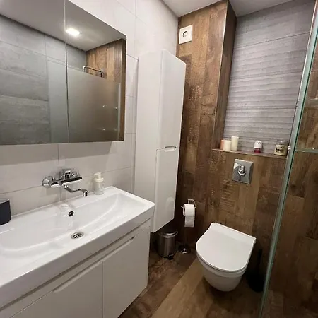 Johannesburg Spacious Family W Free Parking And Playground Apartment Sofia